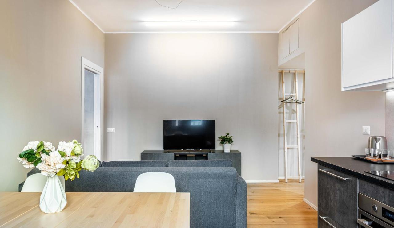 Joivy Charming Flat With Desk