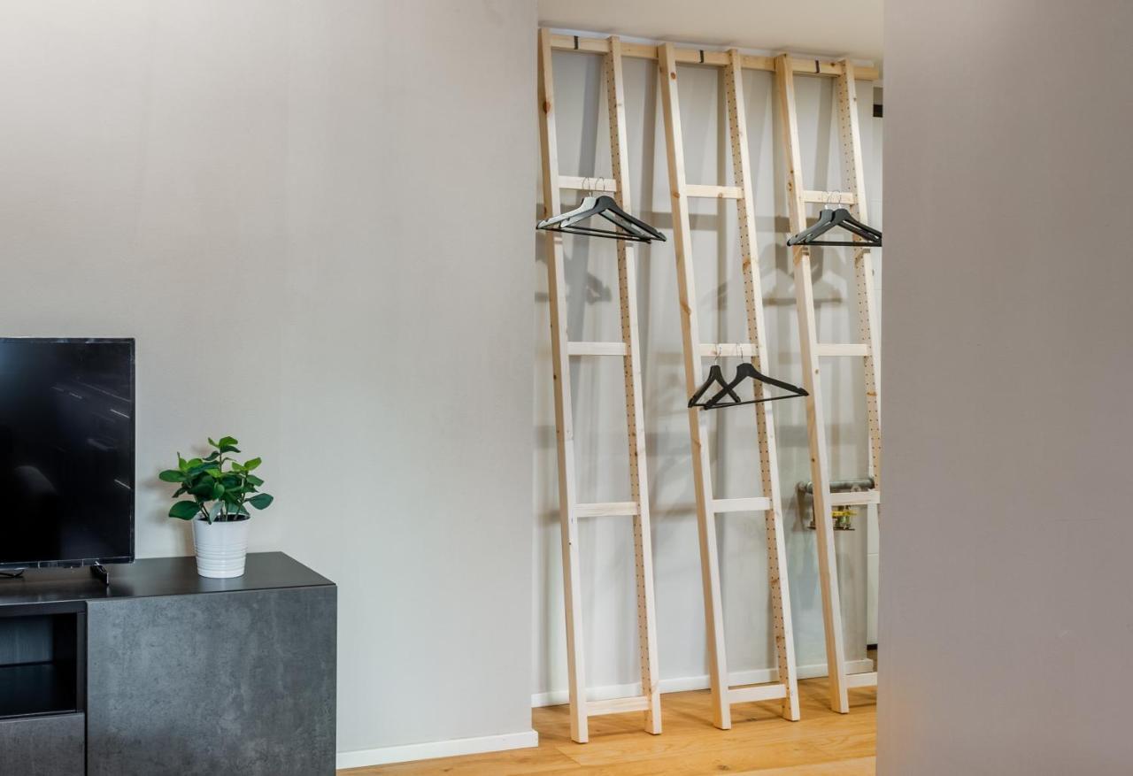 Joivy Charming Flat With Desk