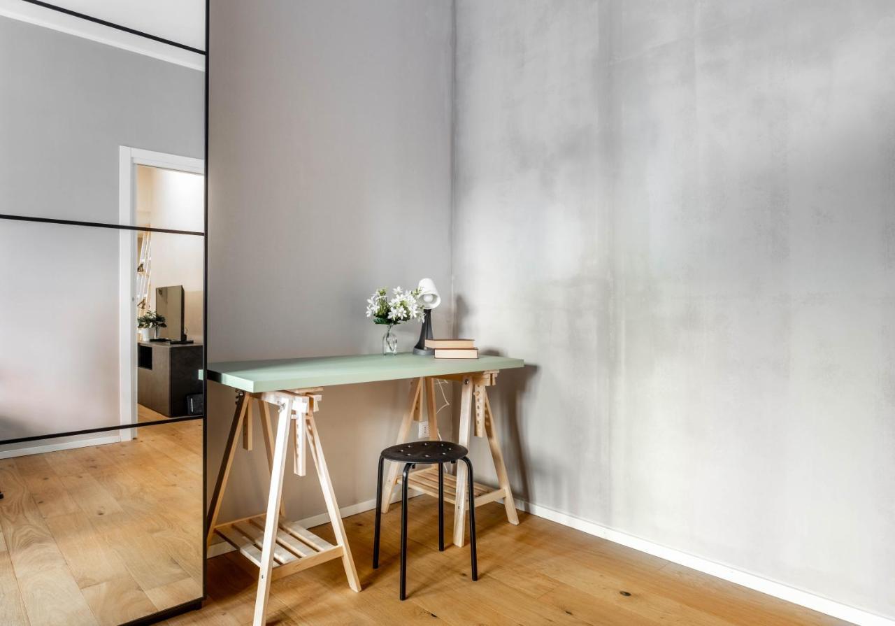 Joivy Charming Flat With Desk